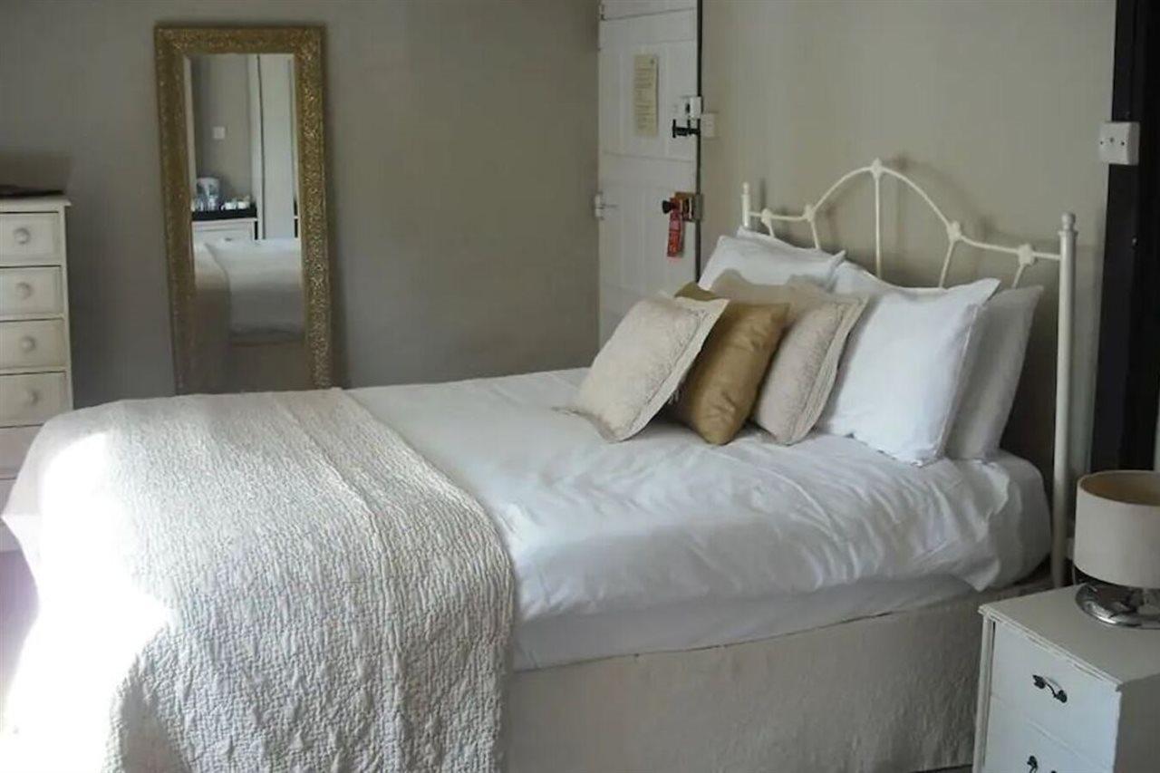 The Fox Goes Free Hotel Chichester Exterior foto